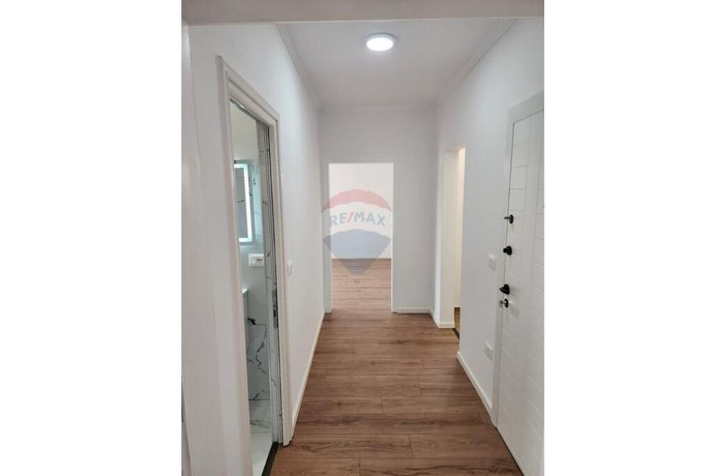 Shitet Apartament 1+1 në Porcelan !
