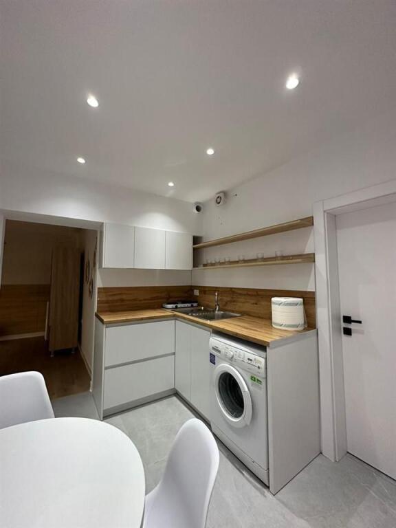 MONOLOCALE IN AFFITTO 40 M2 STRADA DI DURRES 550 EURO