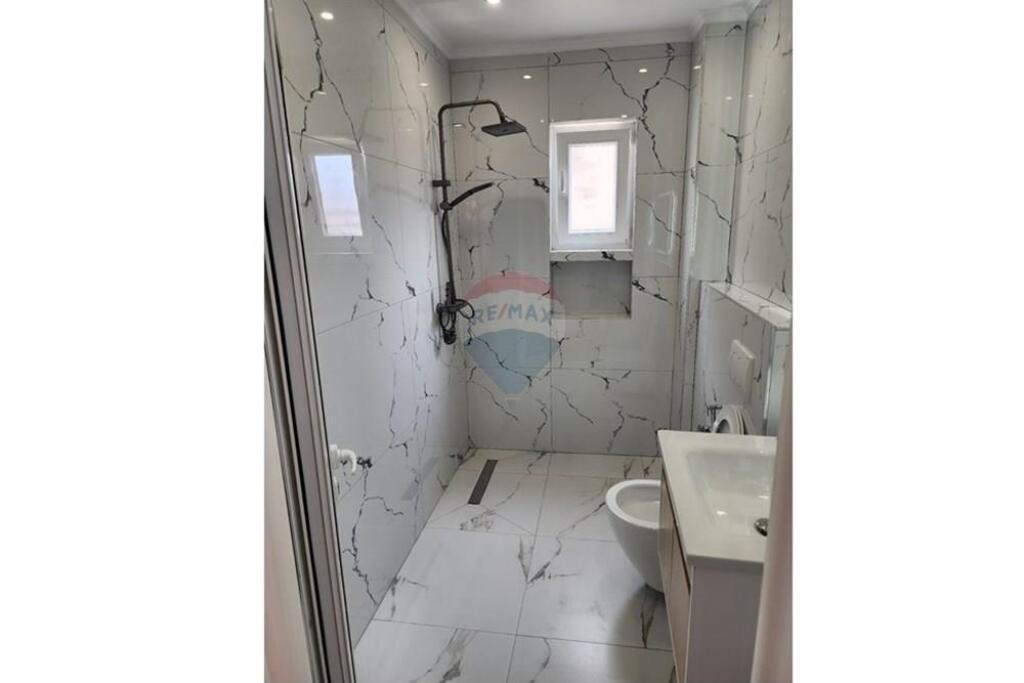 Shitet Apartament 1+1 në Porcelan !