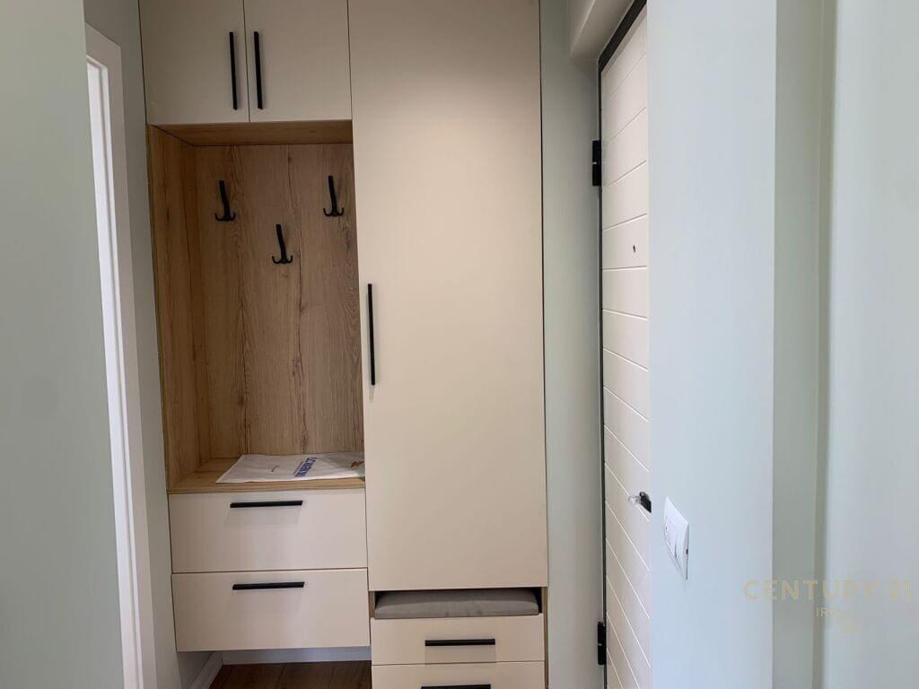 Apartament 2+1 për Qira përballë Maternitetit të Ri – Pozicion i Shkëlqyer në Tiranë!