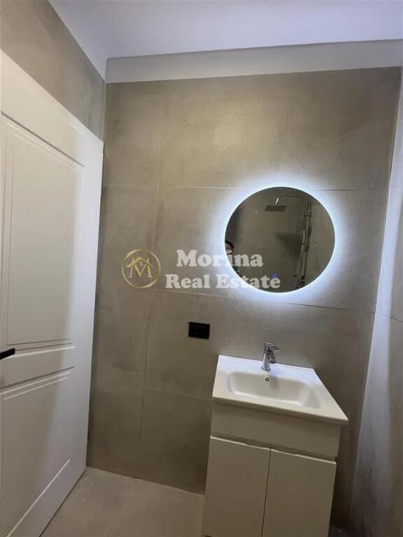 Shitet Apartament 1+ 1, te 21 Dhjetori, te Mozaiku,  Cmimi 105000 Euro.