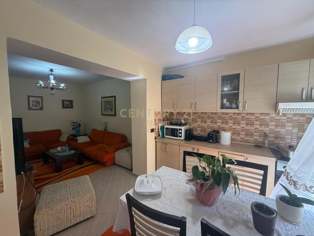 Shitet Apartament 3+1 – Zona e Oxhakut.  155,000 €