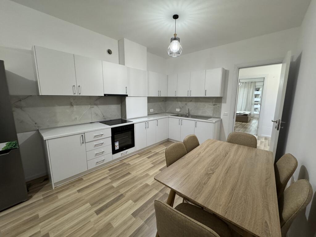 📢 Apartament me qira në Astir 	•	🏠 Tipi: 1+1 	•	📍 Zona: Astir 	•	🏢 Kati: 5 (pallat i ri me ashensor) 	•	🛋️ Gjendja: I sapomobiluar 	•	💶 Çmimi: 500 € / muaj  