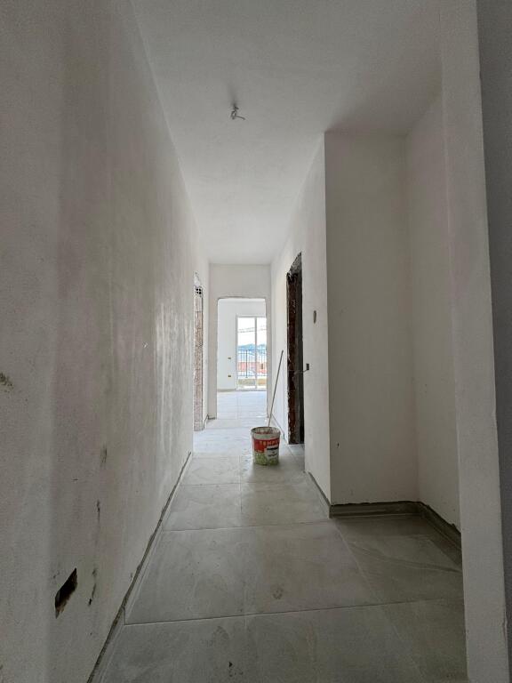 Shitet apartament 2+1 Qtu