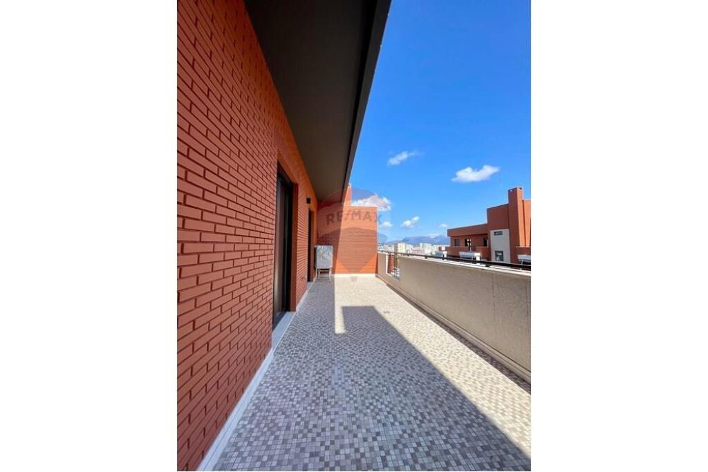 APARTAMENT 2+1+POST ME QIRA TEK K. DELIJORGJI..