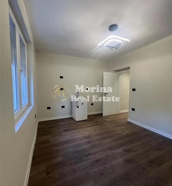 Shitet Apartament 1+ 1, te 21 Dhjetori, te Mozaiku,  Cmimi 105000 Euro.