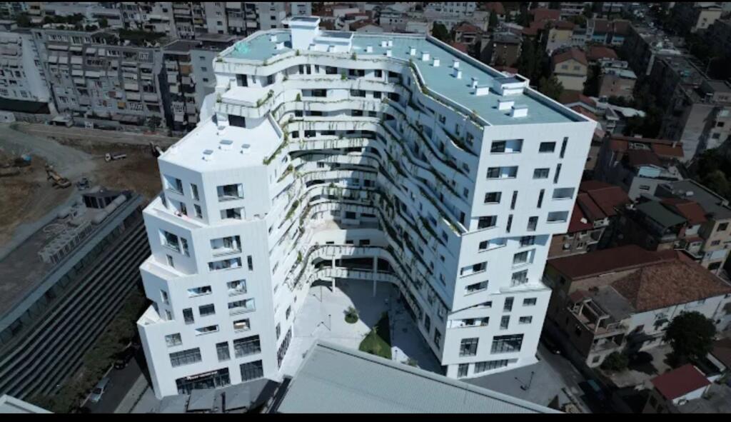 JEPET ME QERA APARTAMENT 2+1 VASIL SHANTO