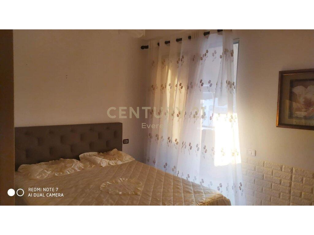 Fresku – Jepet me qira apartament 2+1 plotësisht i mobiluar!
