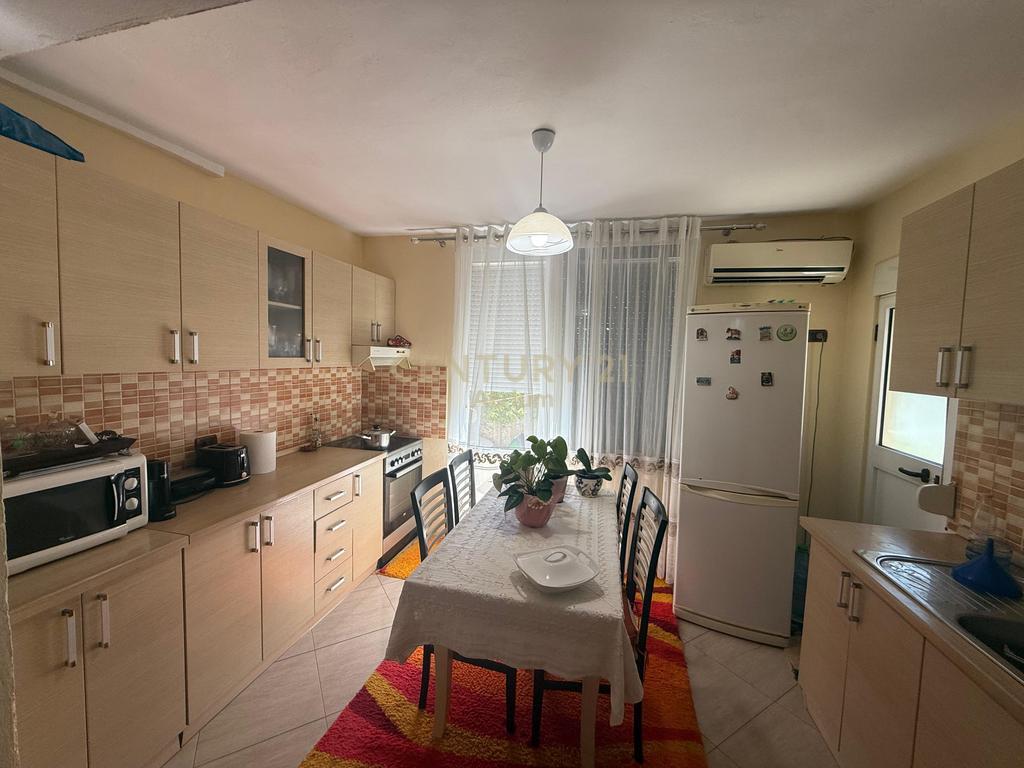Shitet Apartament 3+1 – Zona e Oxhakut.  155,000 €
