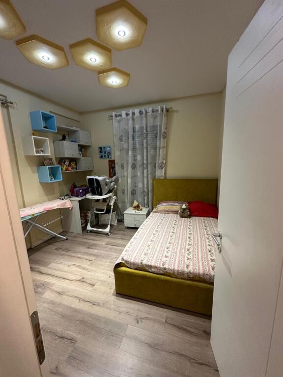 Qera, Apartament, 2+1, Komisariati Nr,4, 600 euro/muaj