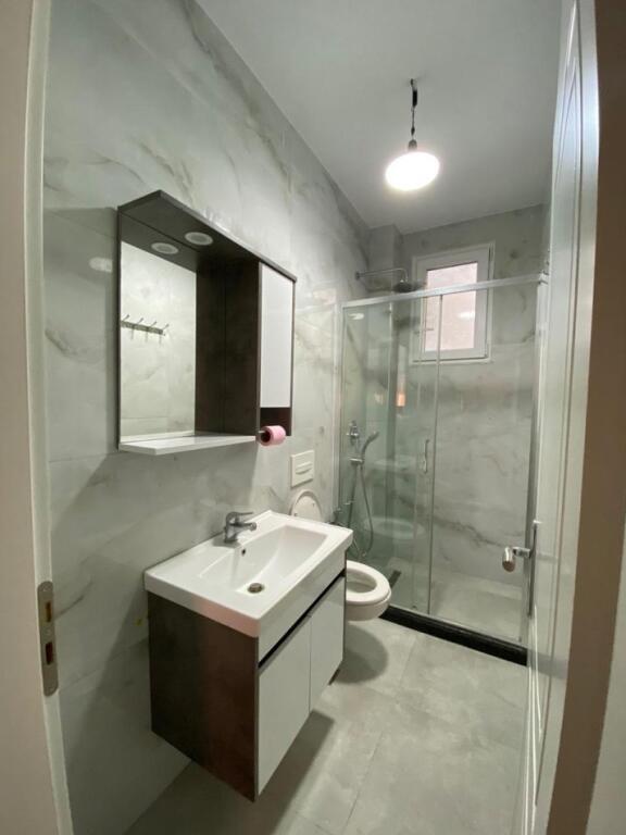 APARTAMENT 1+1. 35000 LEKE.PALLATI ME SHIGJETA