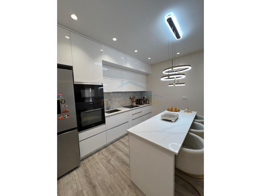 For sale, Apartment 1+1, Unaza e Re.