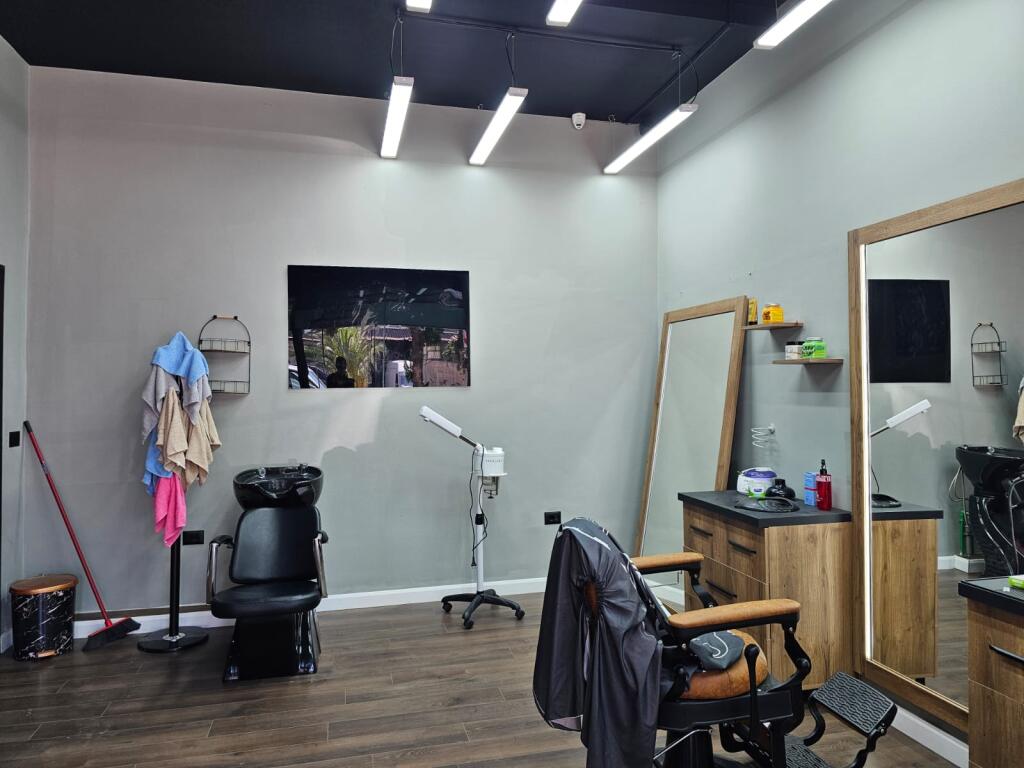 Jepet me Qira Ambjent Biznesi | Don Bosko 🔹 I përshtatshëm për / barber shop