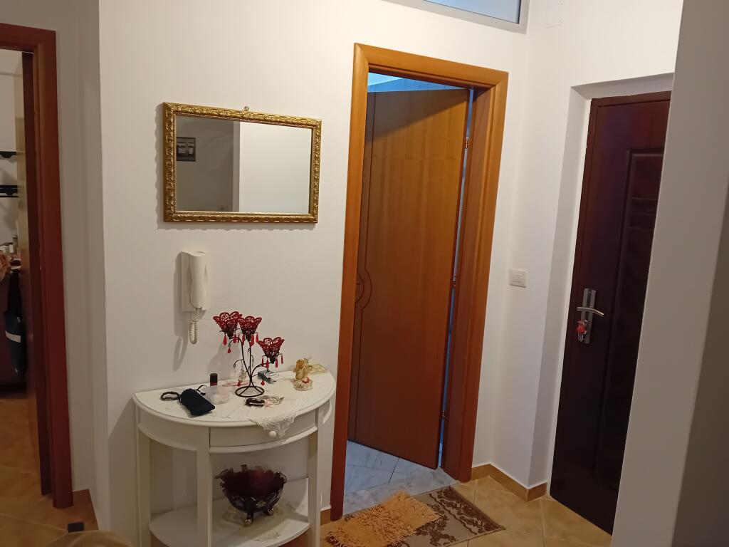 Vlore, rent 2+1 apartment +Balcony Floor 1, 84 m 400 € (Albano and Romina Area, Pavarsia Neighborhood)