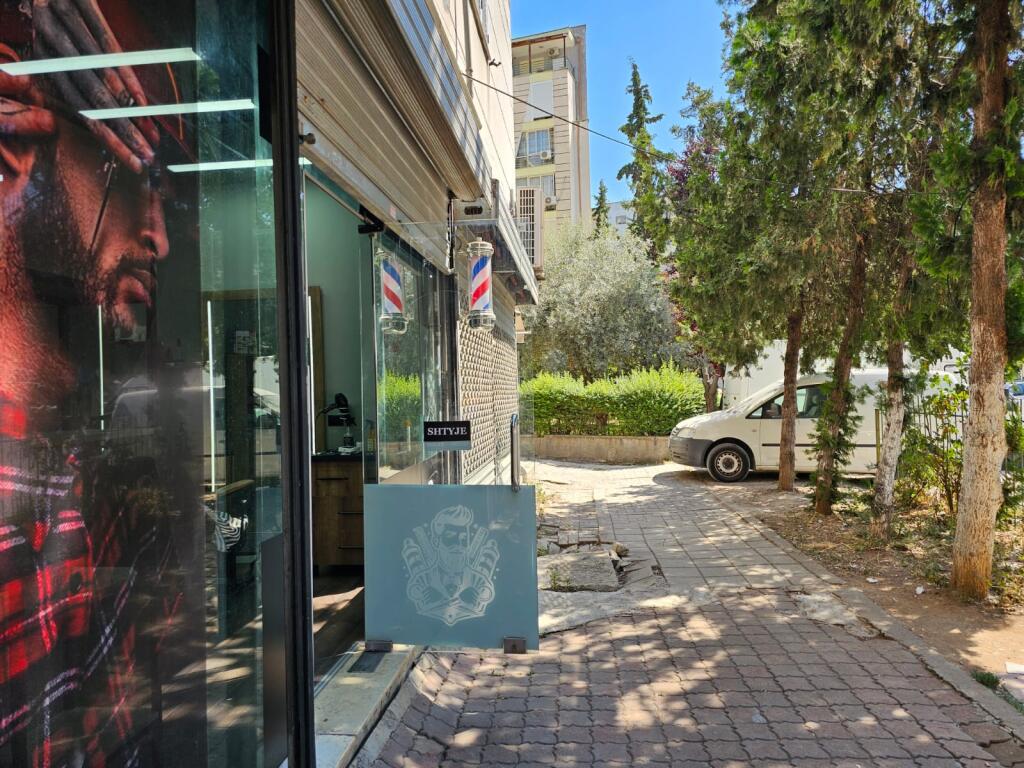 Jepet me Qira Ambjent Biznesi | Don Bosko 🔹 I përshtatshëm për / barber shop