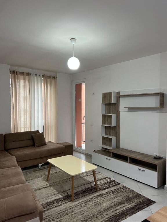 Jepet Me Qera Apartament 2+1+1 Ballkon