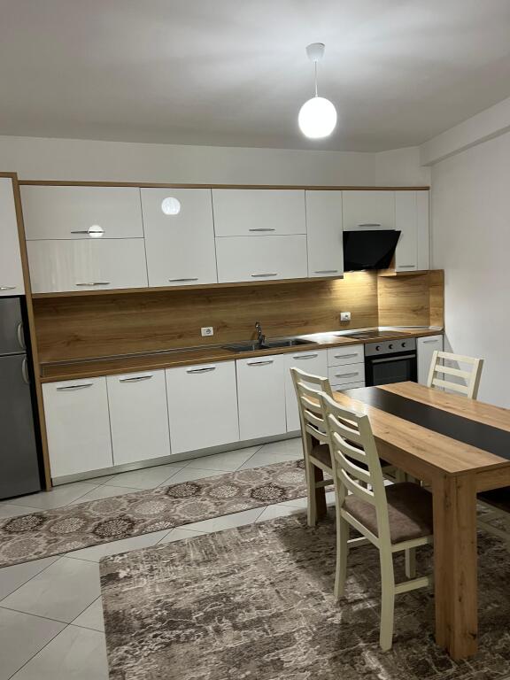 Jepet Me Qera Apartament 2+1+1 Ballkon