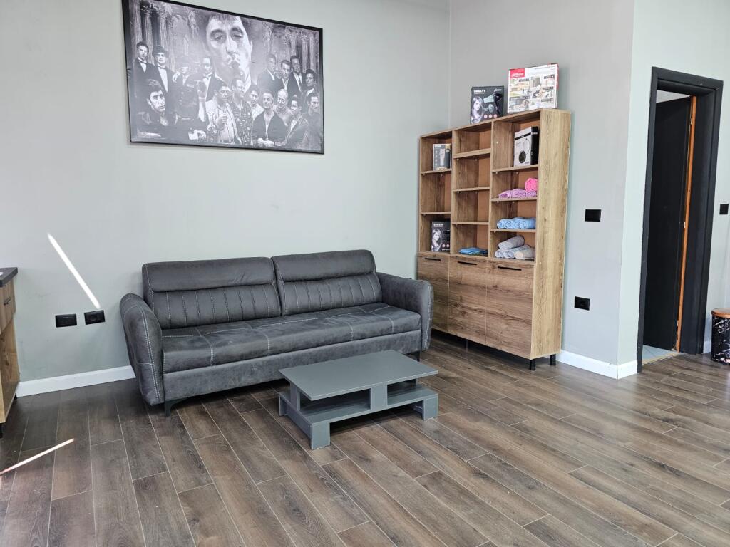 Jepet me Qira Ambjent Biznesi | Don Bosko 🔹 I përshtatshëm për / barber shop