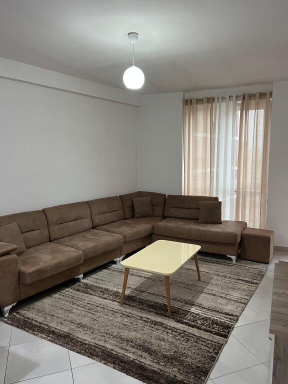 Jepet Me Qera Apartament 2+1+1 Ballkon