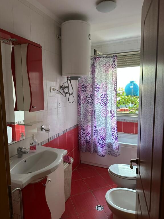 Jepet apartament 2+1+2tualete +3 Ballkone Astir