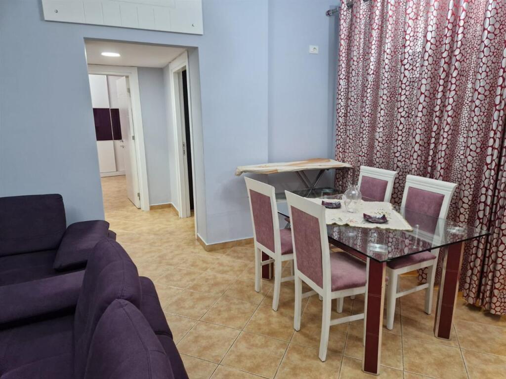 Jepet me qera  Apartament  3+1+2  tek Zogu i Zi  