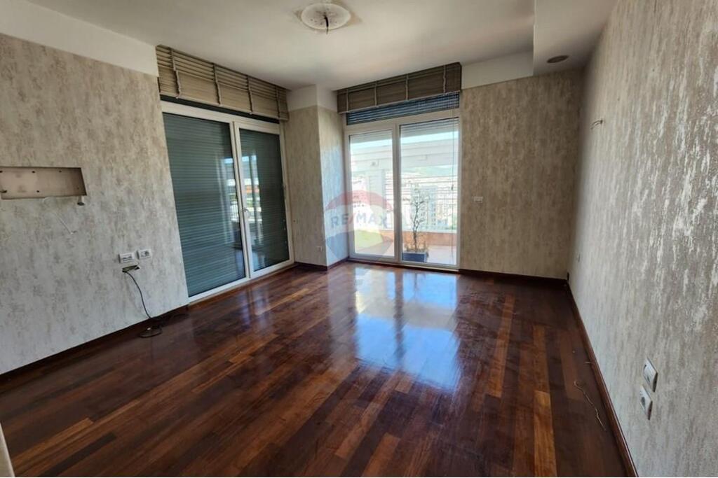 Office for rent near the presidency, at the Garda!