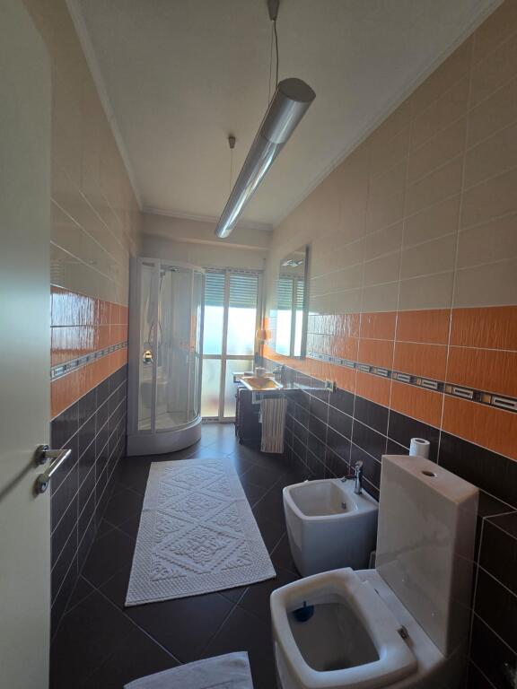 🏡 Apartament 2+1+2 për Qira – Rruga Riza Cerova, pranë Kryqëzimit me “4 Dëshmorët”