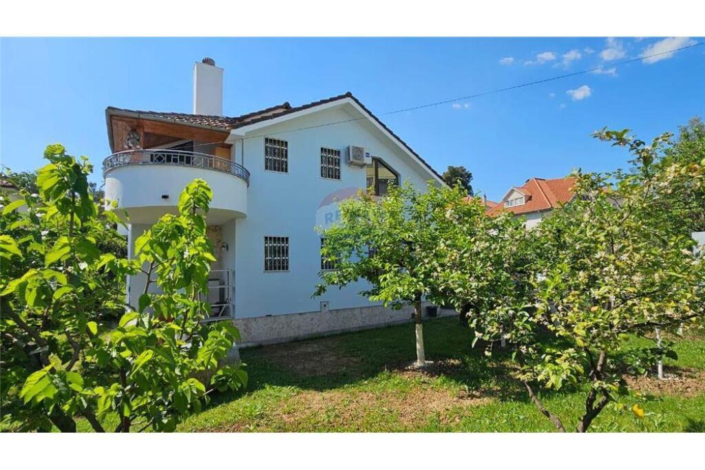 VILLA FOR RENT IN SAUK !