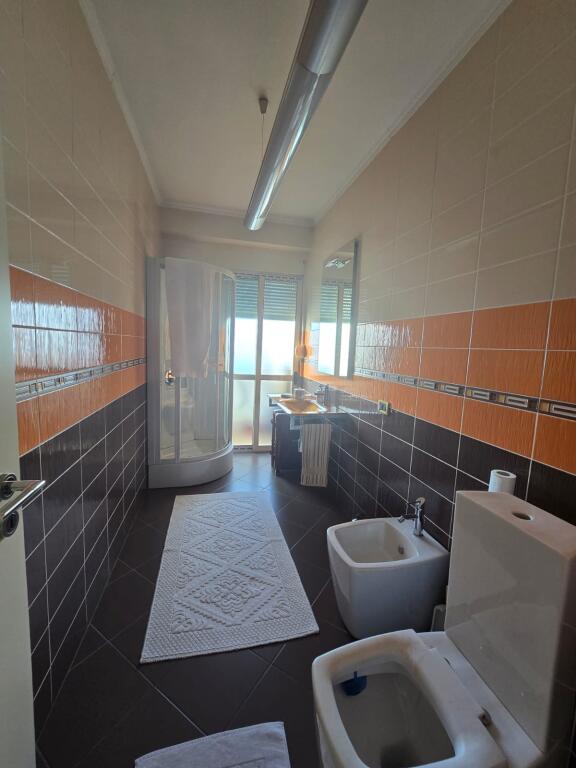 🏡 Apartament 2+1+2 për Qira – Rruga Riza Cerova, pranë Kryqëzimit me “4 Dëshmorët”