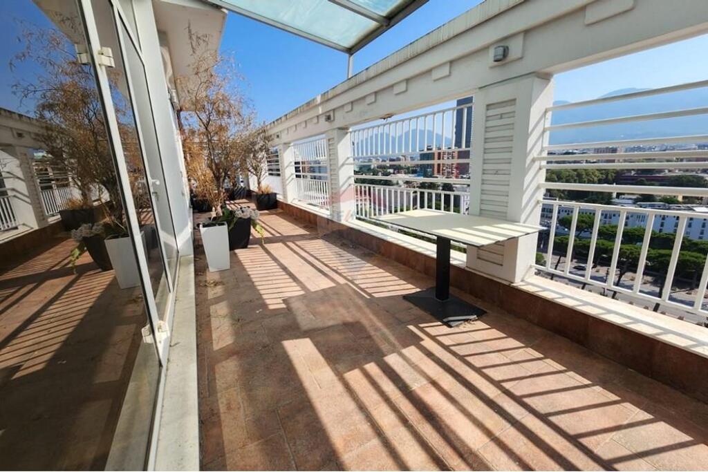 Office for rent near the presidency, at the Garda!