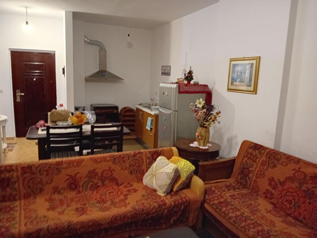 Vlore, rent 2+1 apartment +Balcony Floor 1, 84 m 400 € (Albano and Romina Area, Pavarsia Neighborhood)