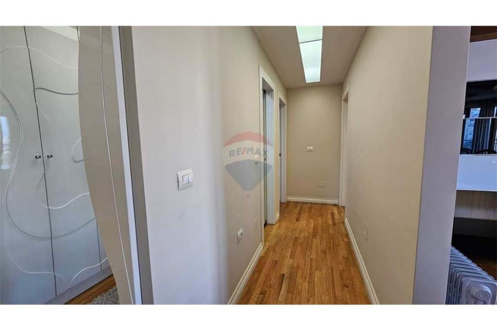 APARTAMENT 2+1 +PARKING PËR QIRA NË BLLOK