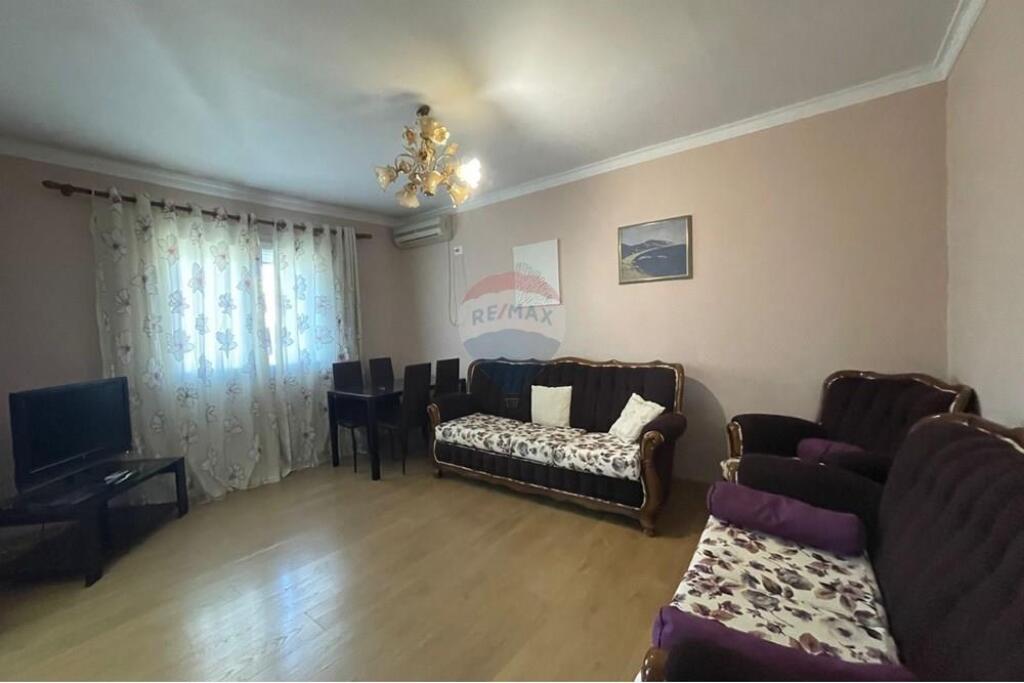 APARTAMENT 2+1 ME QIRA TE RRUGA E KAVAJES!