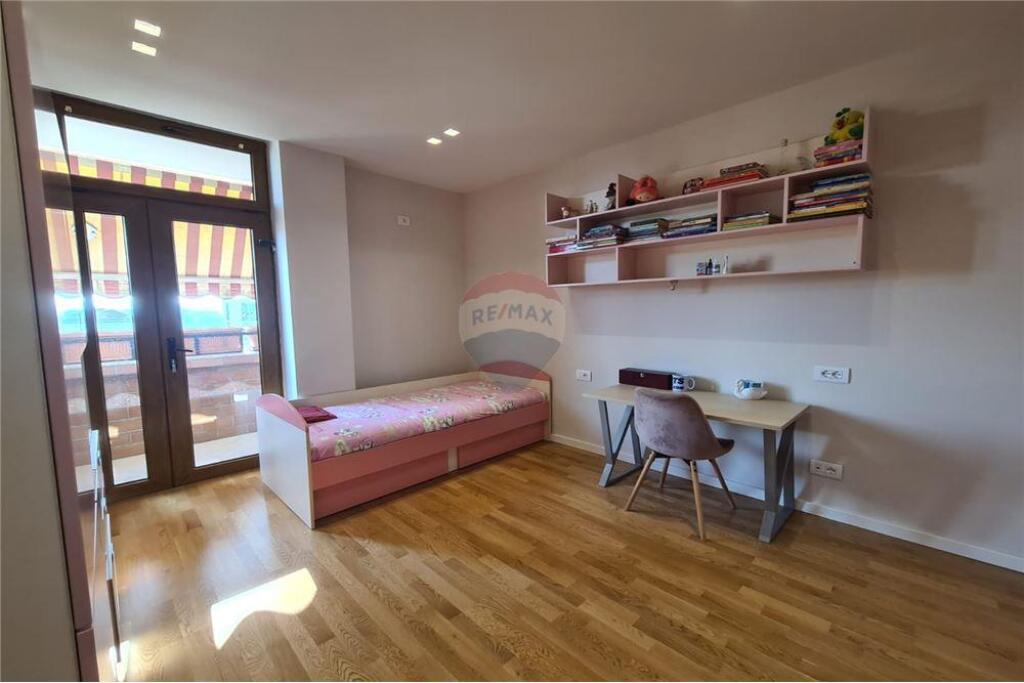 Appartamento 3+1+2 in affitto su Viale Zogu i Parë