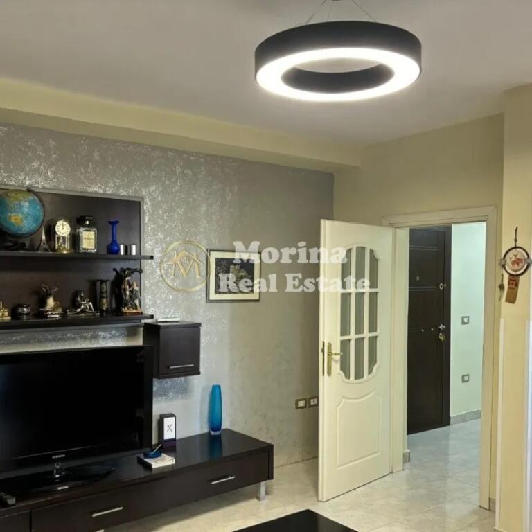Qera, Apartament, 1+1, Qender , 700 euro/muaj