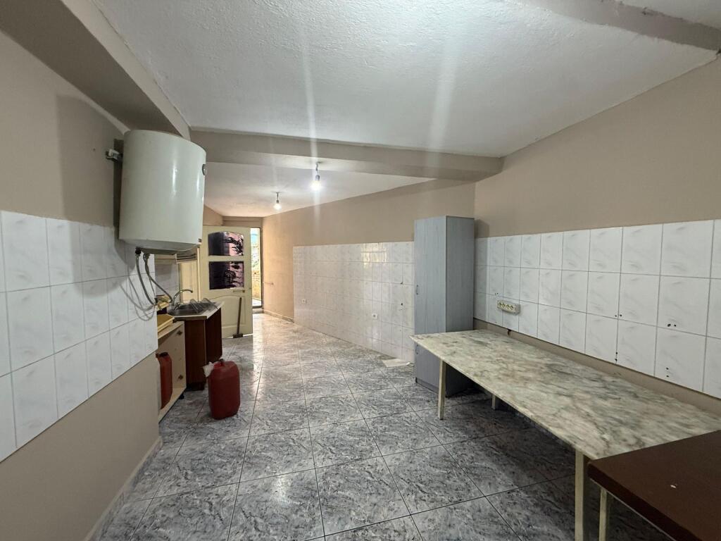 📍 Locale a Niket Dardani  ✨ In Affitto :700 €/mese netto