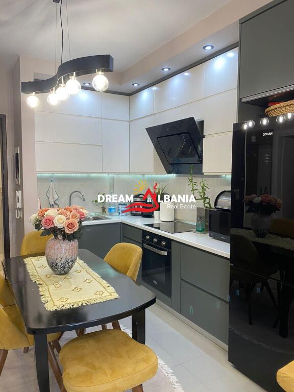 Super Apartament 1+1+2 Ballkone+Depo me Qera tek Stadiumi Dinamo ne Tirane (ID 4211948)