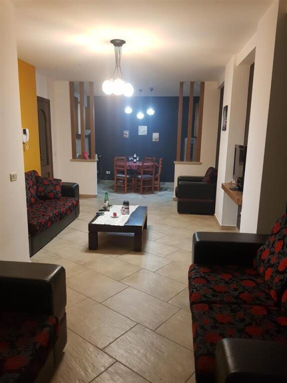 Apartament për qera - rruga Fortuzi