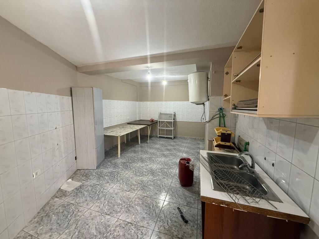 📍 Lokal tek Niket Dardani ✨ Për Shitje Çmimi i shitjes: 200,000 €
