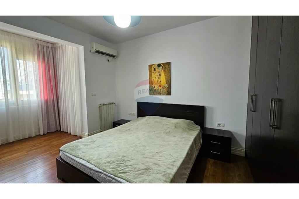 2+1 apartment for rent at Willson Square!
