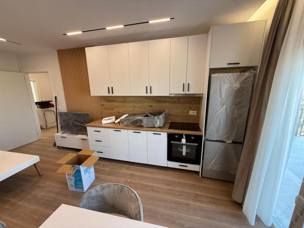 🏡 Shitet 2+1 + verandë 📍 Kinostudio – Myslym Keta💶 125,000 €