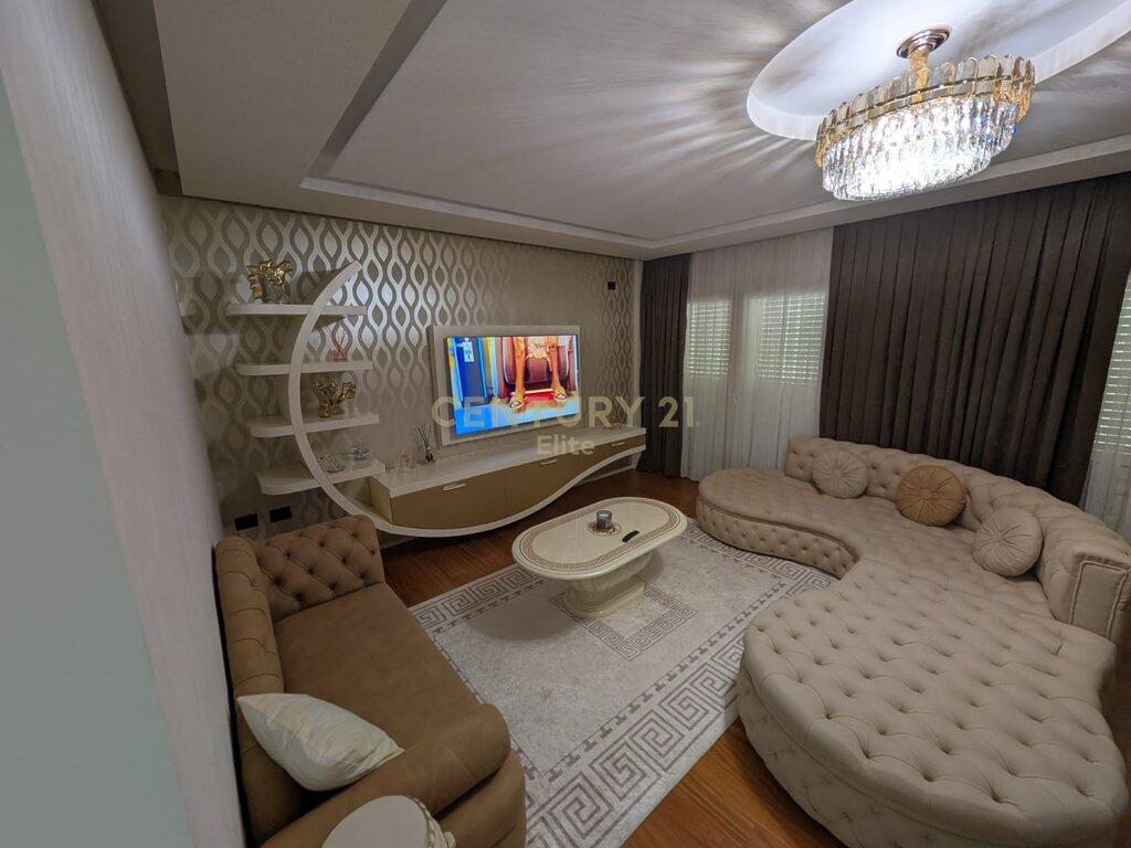 Shitet Apartament 2+1+2 pranë Kopshtit Zoologjik