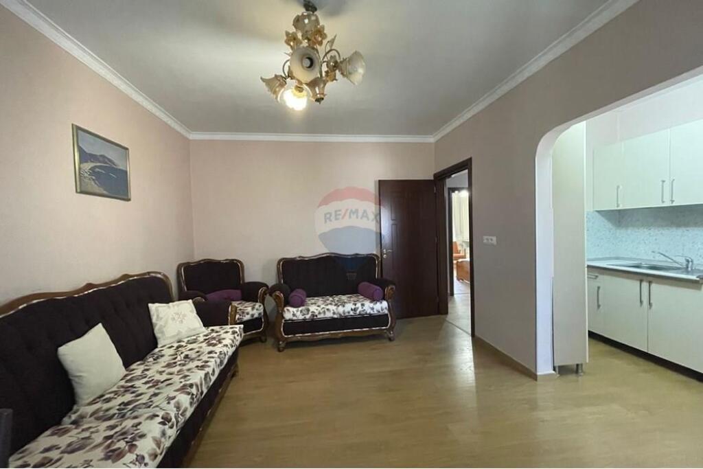 APARTAMENT 2+1 ME QIRA TE RRUGA E KAVAJES!