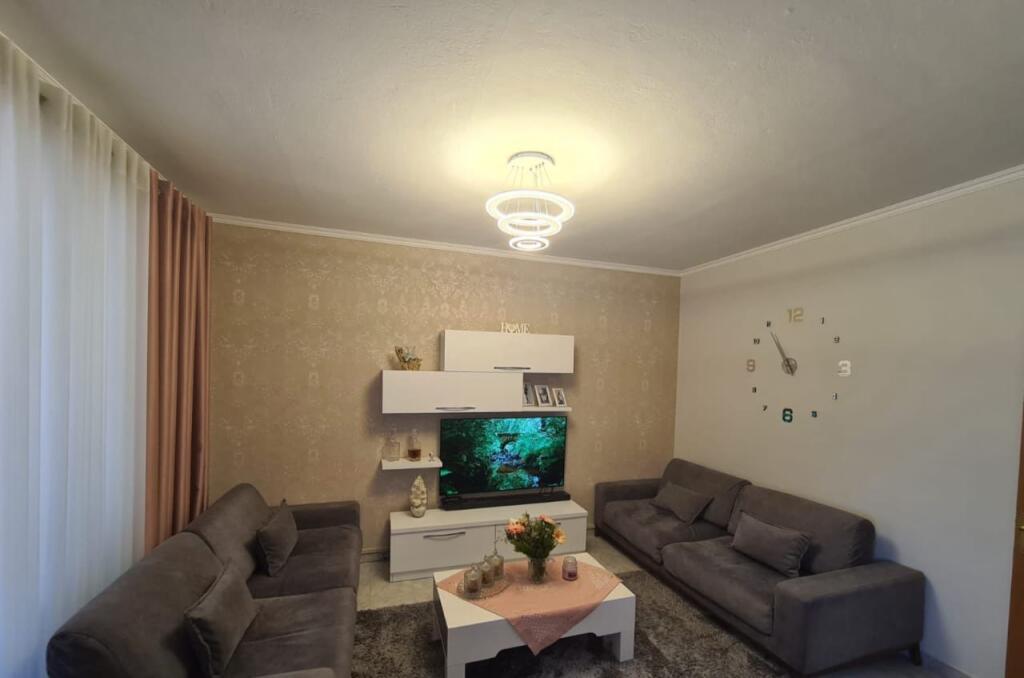 Jepet Me Qera Apartament 1+1+1 Ballkon