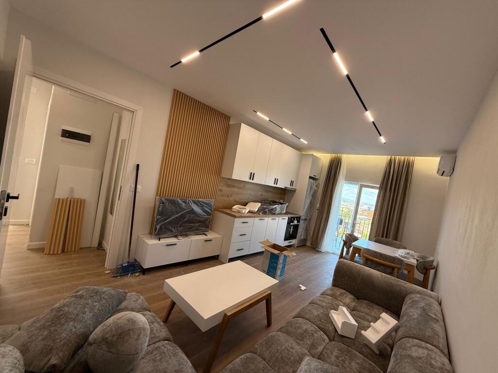 🏡 Shitet 2+1 + verandë 📍 Kinostudio – Myslym Keta💶 125,000 €