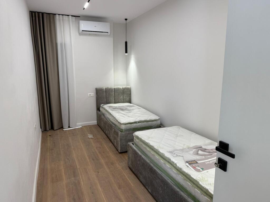 🏡 Shitet 2+1 + verandë 📍 Kinostudio – Myslym Keta💶 125,000 €