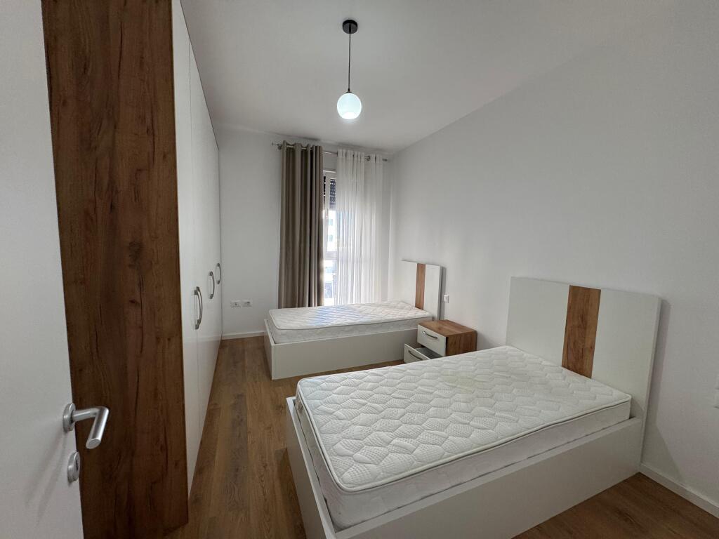 📢 Jepet me qira Apartament 2+1 +2 📍 Don Bosko, Tek Trio Tower  Kati 3 pallat I ri me ashensor  🏢 Ndërtim i ri – zonë e qetë dhe e aksesueshme 💶 Çmimi: 850€/muaj   ✅ Mundësi shumë e mirë për banim komod  📱 Kontakto: