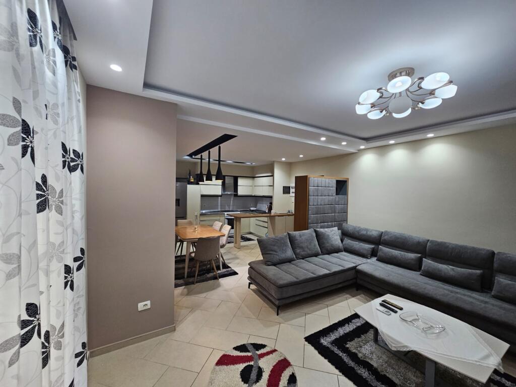 apartament 2+1 me qira tek Liqeni i Thate