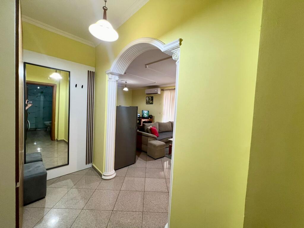 APARTAMENT 2+1+2 ME QIRA NE ASTIR