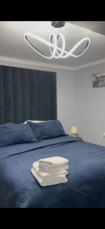 Jepet me qera 2+1 dubleks mobiluar 55000 lek mbrapa Ambasada Ambasada